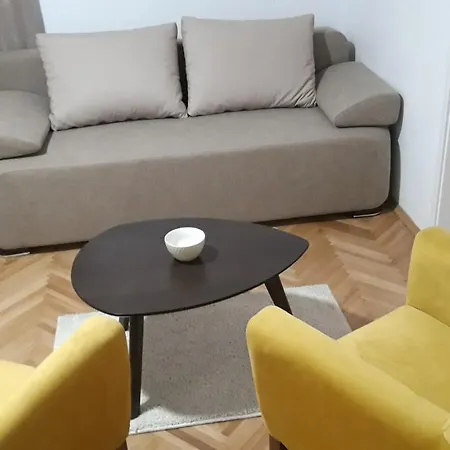River Side Apartment *